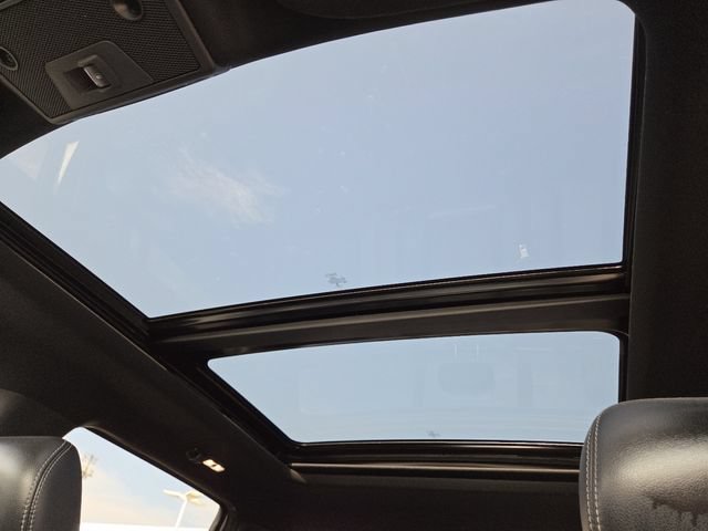 Used 2019 Ford F150 Lariat w/ Equipment Group 502A Luxury AWD/4WD image 3