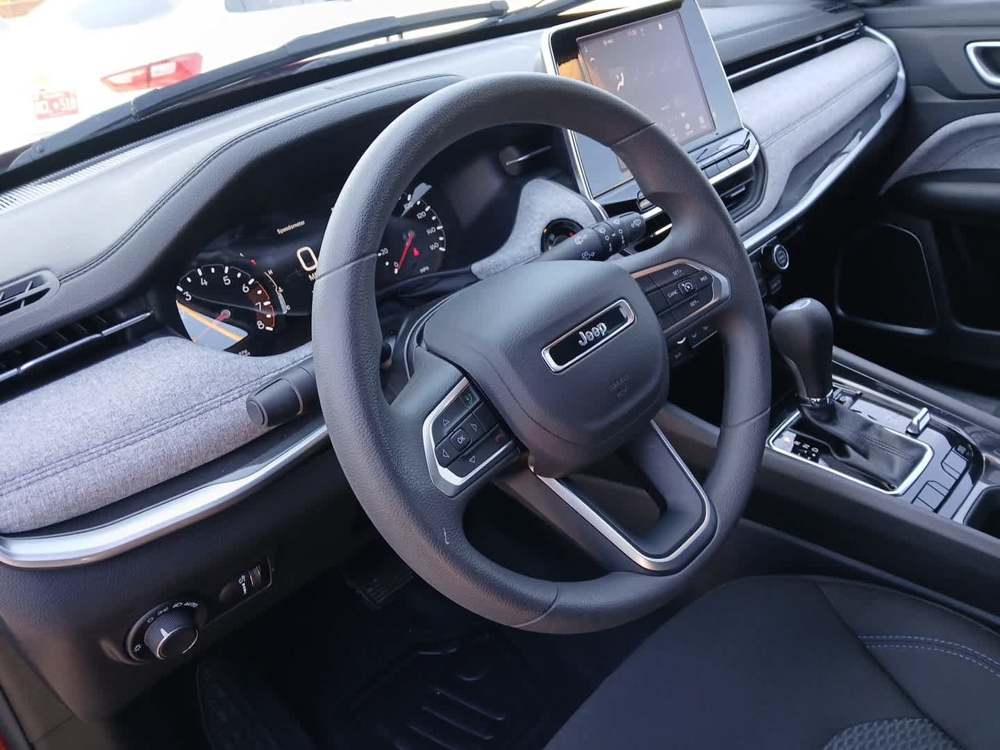 Used 2025 Jeep Compass Sport AWD/4WD image 18