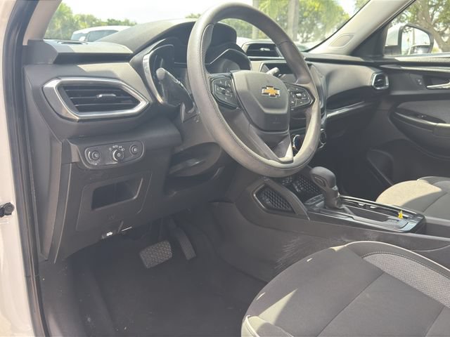 Used 2023 Chevrolet TrailBlazer LT FWD image 13