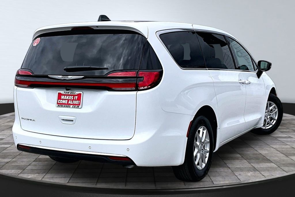 New 2026 Chrysler Pacifica Select FWD image 23