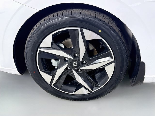 Used 2022 Hyundai Elantra Limited FWD image 37