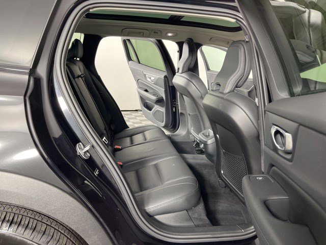 Used 2025 Volvo V60 B5 Cross Country Plus AWD/4WD image 41