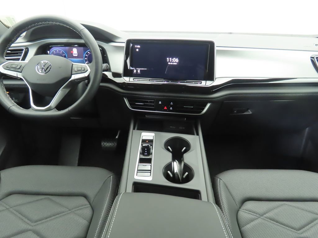 Used 2025 Volkswagen Atlas Cross Sport SE image 13