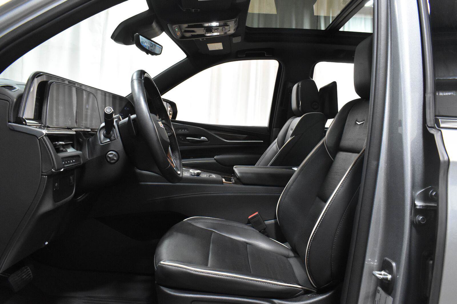 Certified 2023 Cadillac Escalade ESV Premium Luxury AWD/4WD image 2