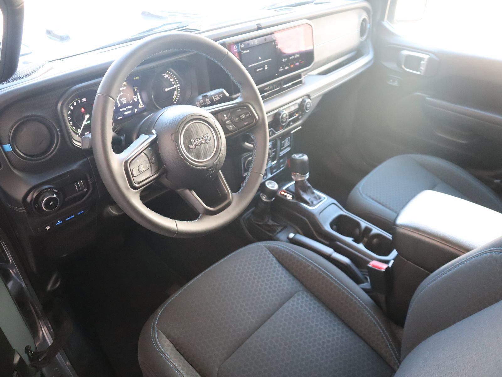 Used 2025 Jeep Wrangler Unlimited Rubicon 4xe image 25