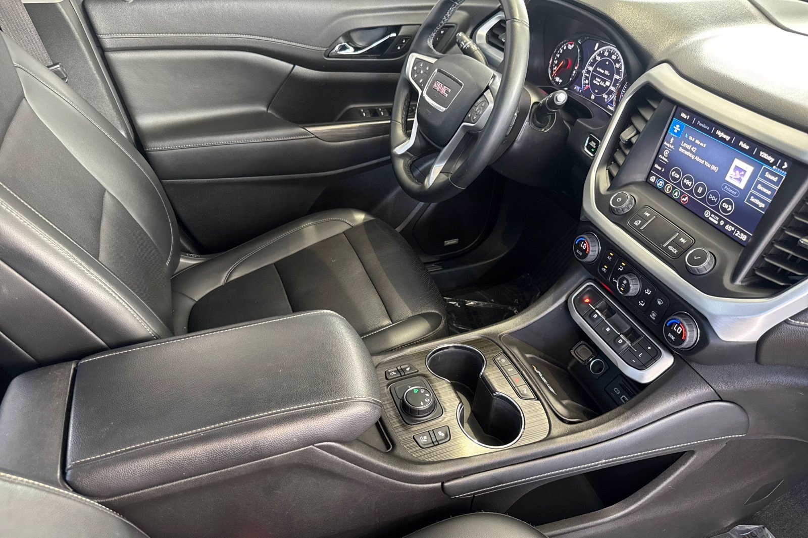 Used 2023 GMC Acadia SLT w/ Technology Package AWD/4WD image 20
