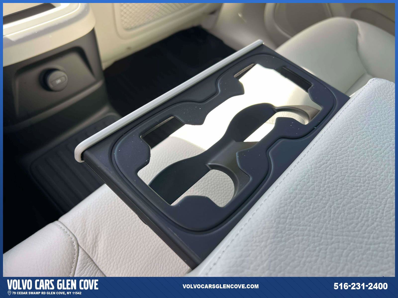 Certified 2025 Volvo XC60 T8 Plus AWD/4WD image 12