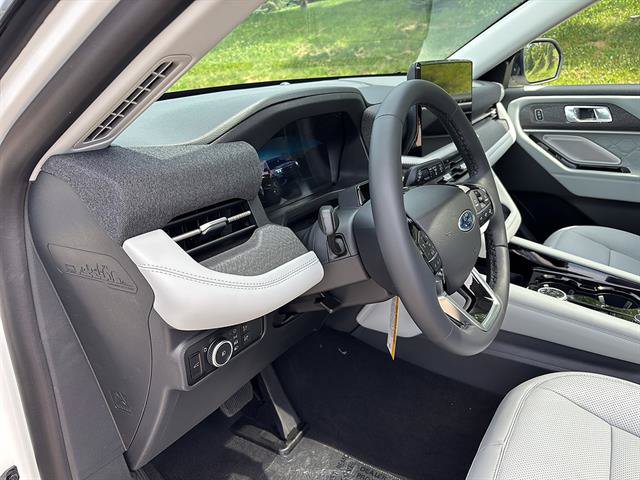 New 2026 Ford Explorer Platinum w/ LUX Leather Package AWD/4WD image 12
