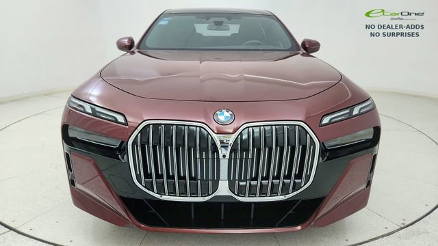 Used 2025 BMW 740i xDrive AWD/4WD image 2