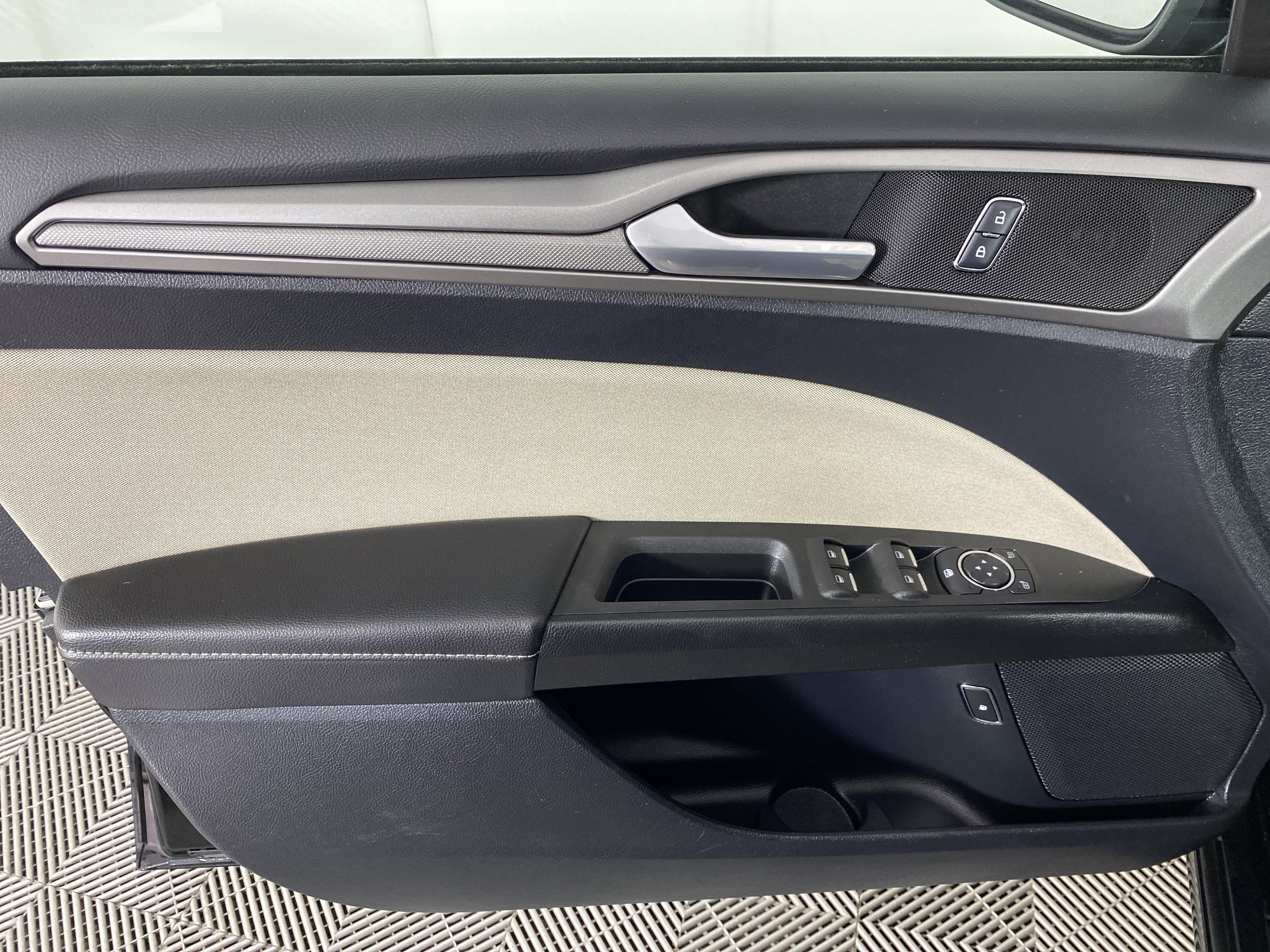 Used 2018 Ford Fusion S FWD image 9