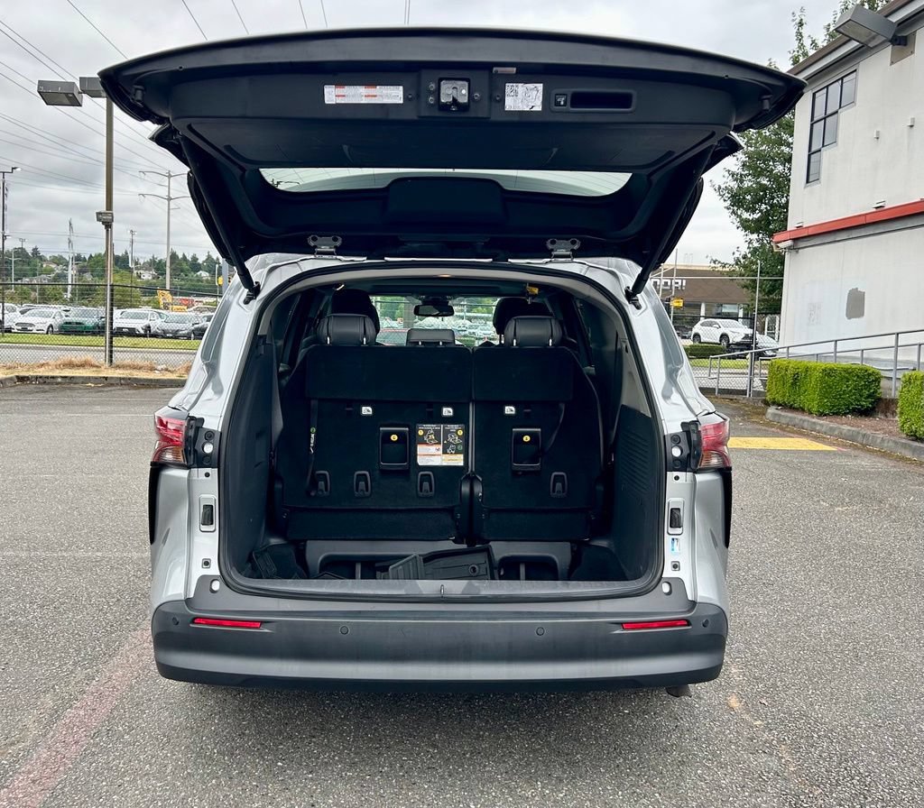 Certified 2022 Toyota Sienna XLE w/ XLE Plus Package FWD image 29