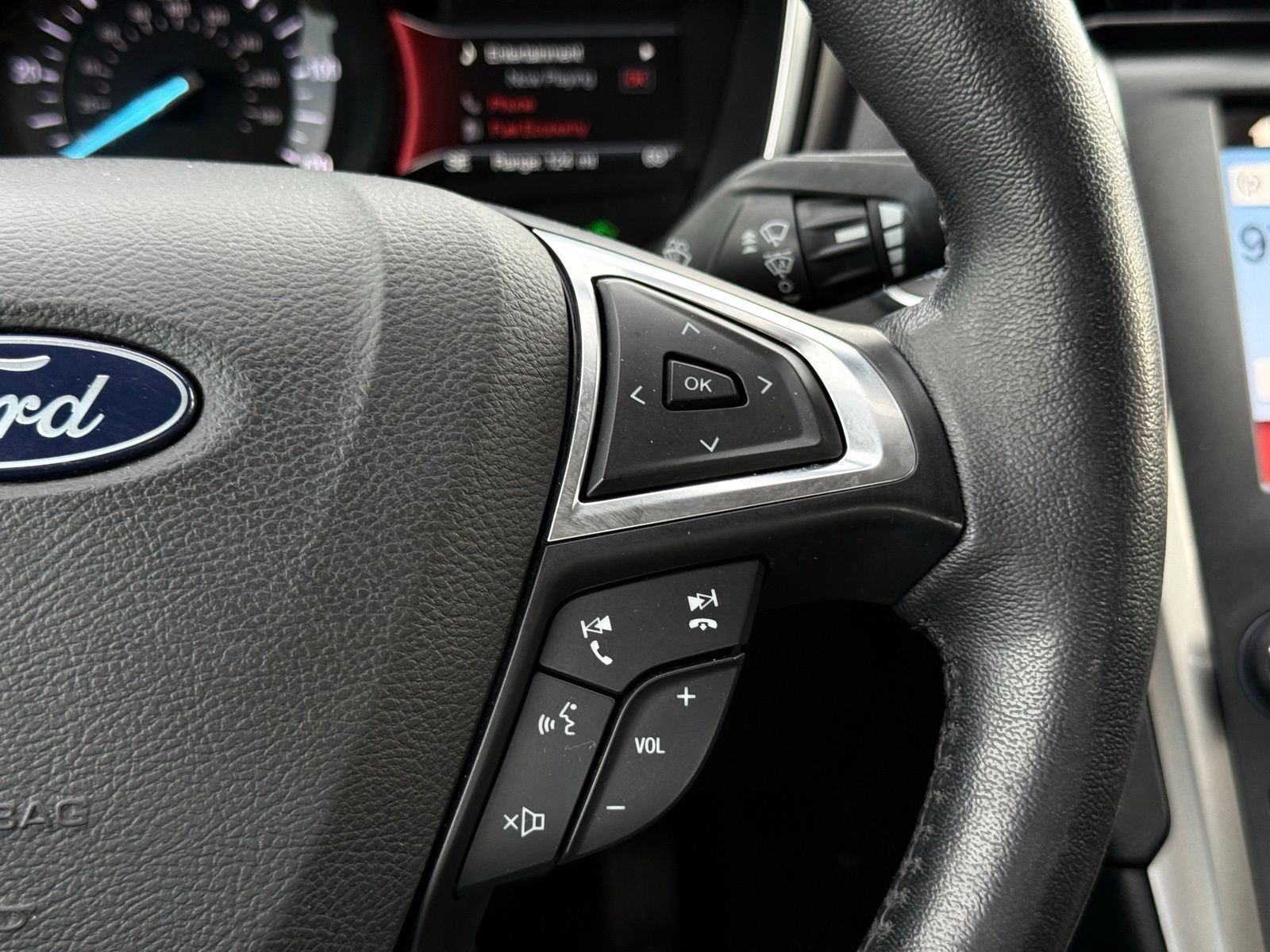 Used 2018 Ford Fusion SE w/ Equipment Group 602A FWD image 27