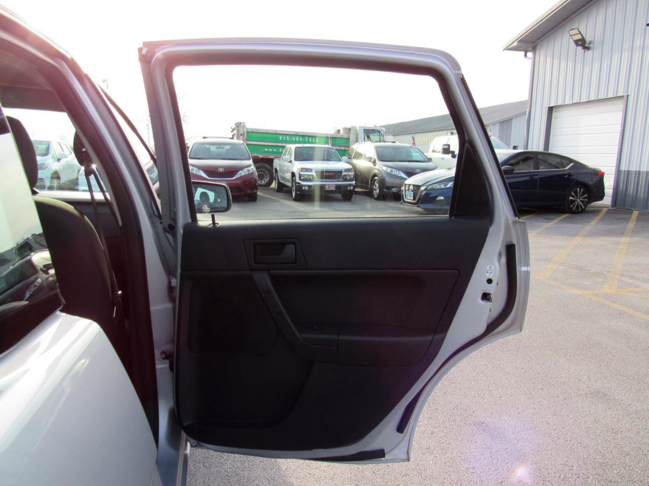 Used 2008 Ford Focus SE image 26