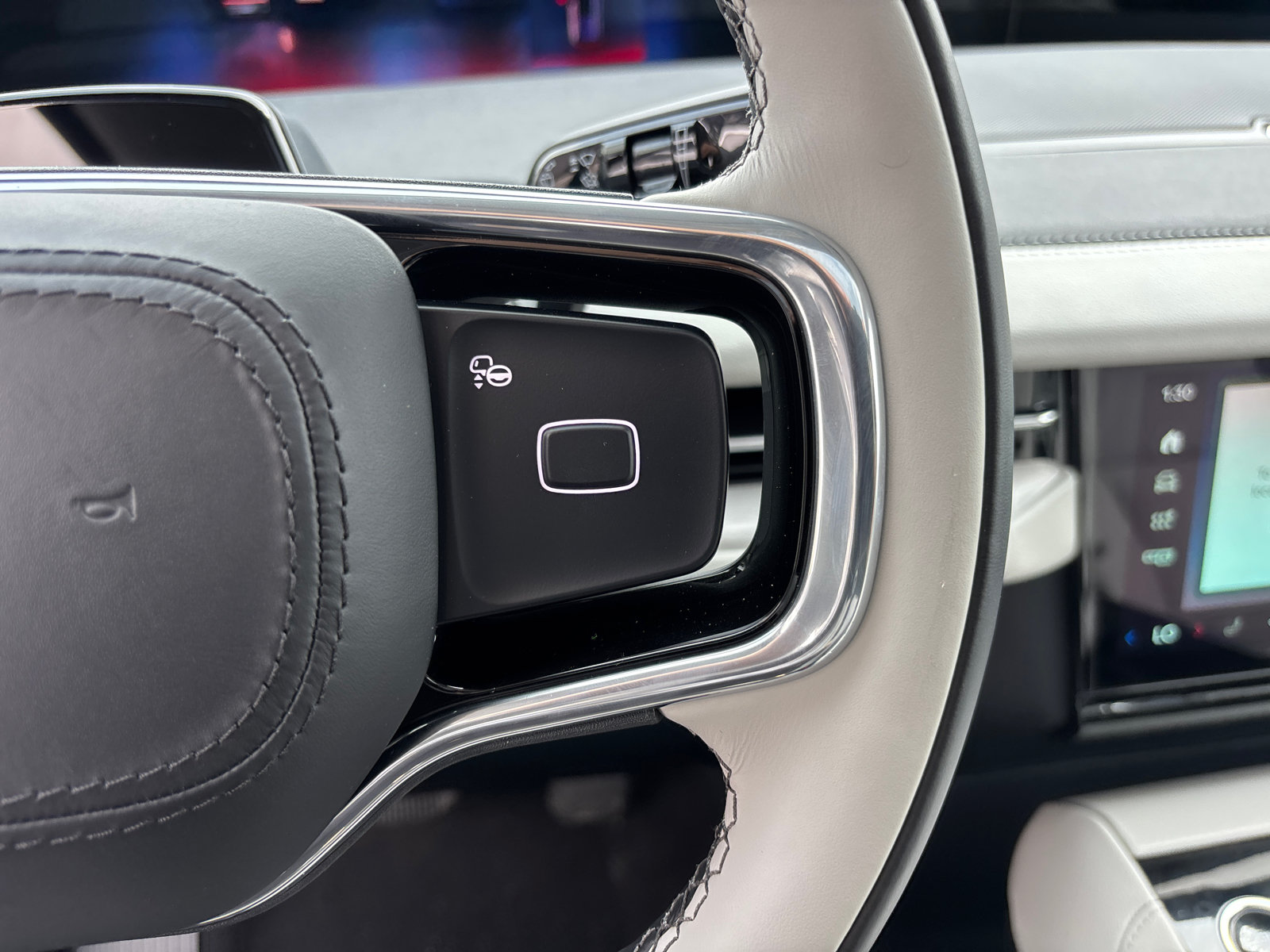 New 2026 Lincoln Navigator Reserve w/ Jet Appearance Package AWD/4WD image 17