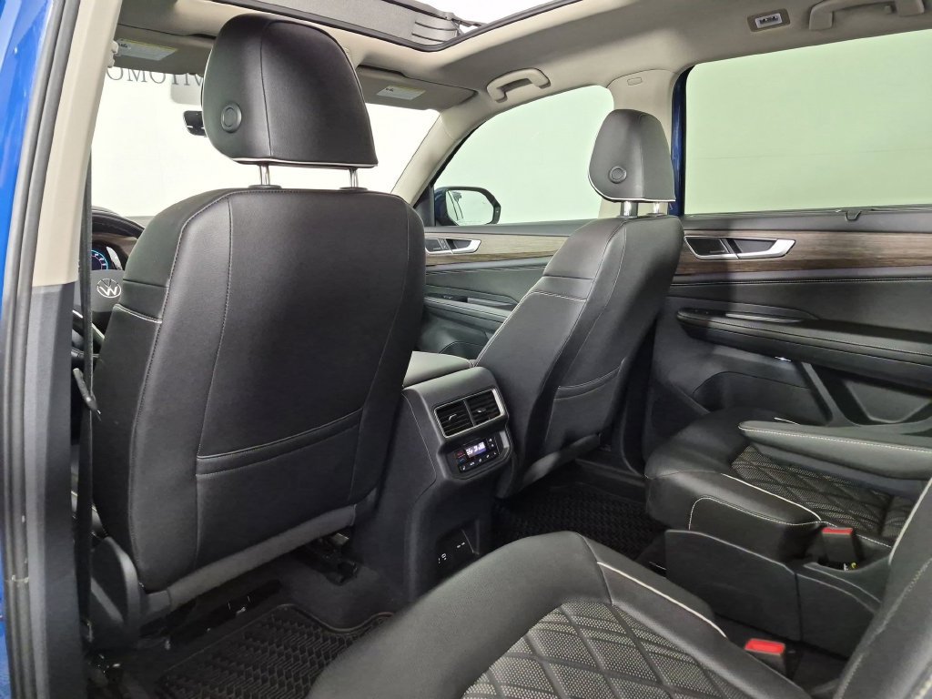 Used 2025 Volkswagen Atlas SEL Premium R-Line AWD/4WD image 33