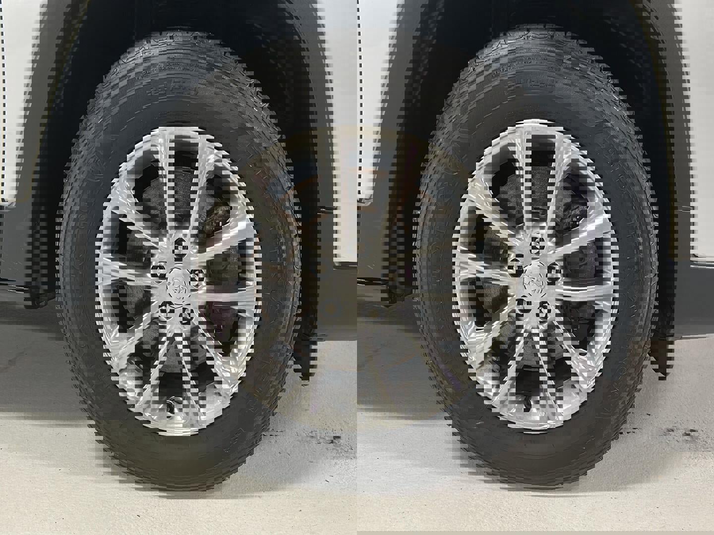 Used 2019 Jeep Cherokee Latitude Plus w/ Comfort/Convenience Group image 26