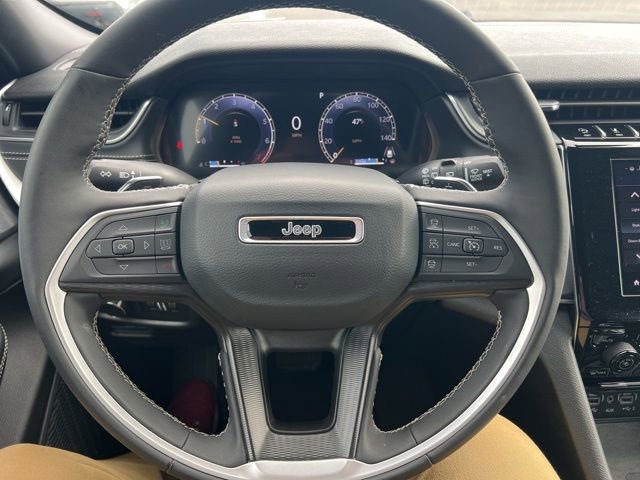 Used 2025 Jeep Grand Cherokee Altitude AWD/4WD image 16