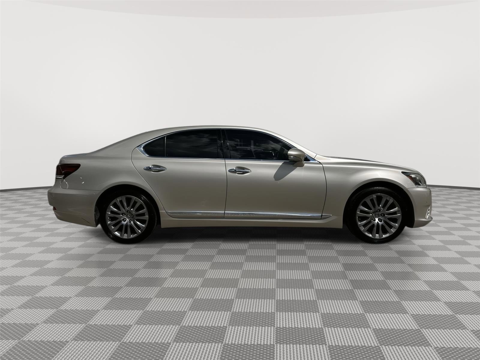 Used 2013 Lexus LS 460 w/ Comfort Pkg RWD image 5