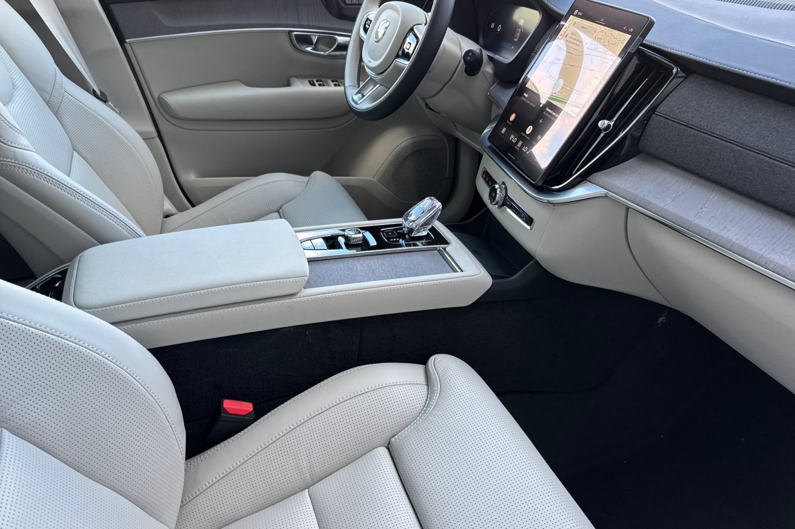 New 2026 Volvo XC90 T8 Ultra w/ Protection Package Premier AWD/4WD image 16
