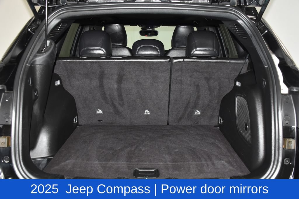 Used 2025 Jeep Compass Latitude w/ Sun & Sound Group AWD/4WD image 31