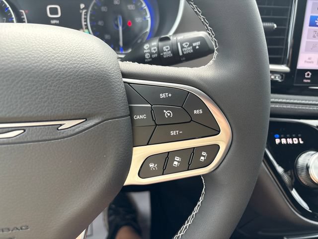 New 2027 Chrysler Pacifica Select AWD/4WD image 12