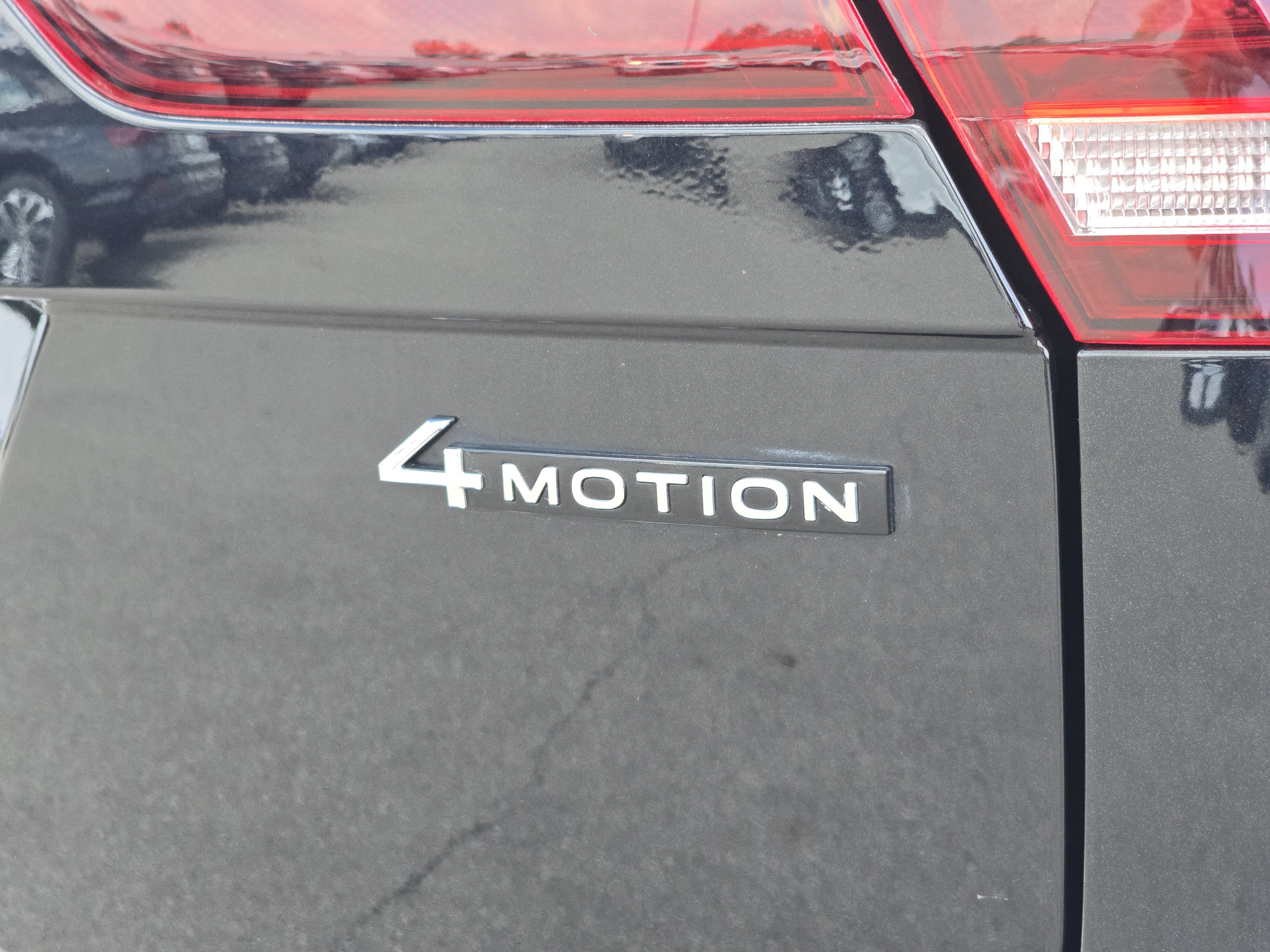 Certified 2024 Volkswagen Tiguan SEL R-Line AWD/4WD image 16