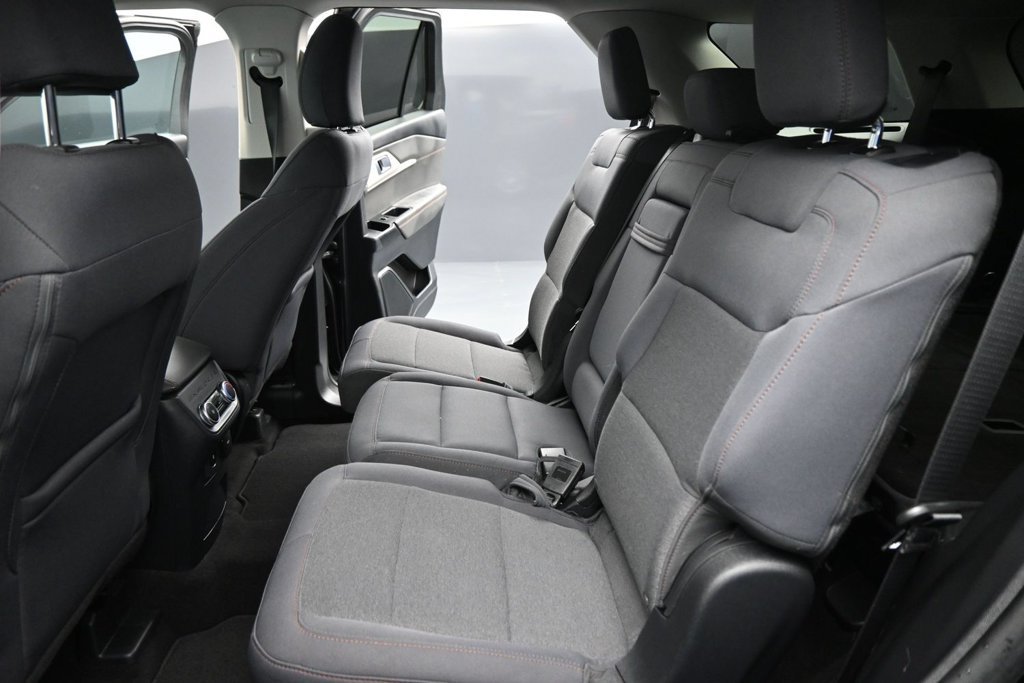Used 2025 Ford Explorer Active AWD/4WD image 21