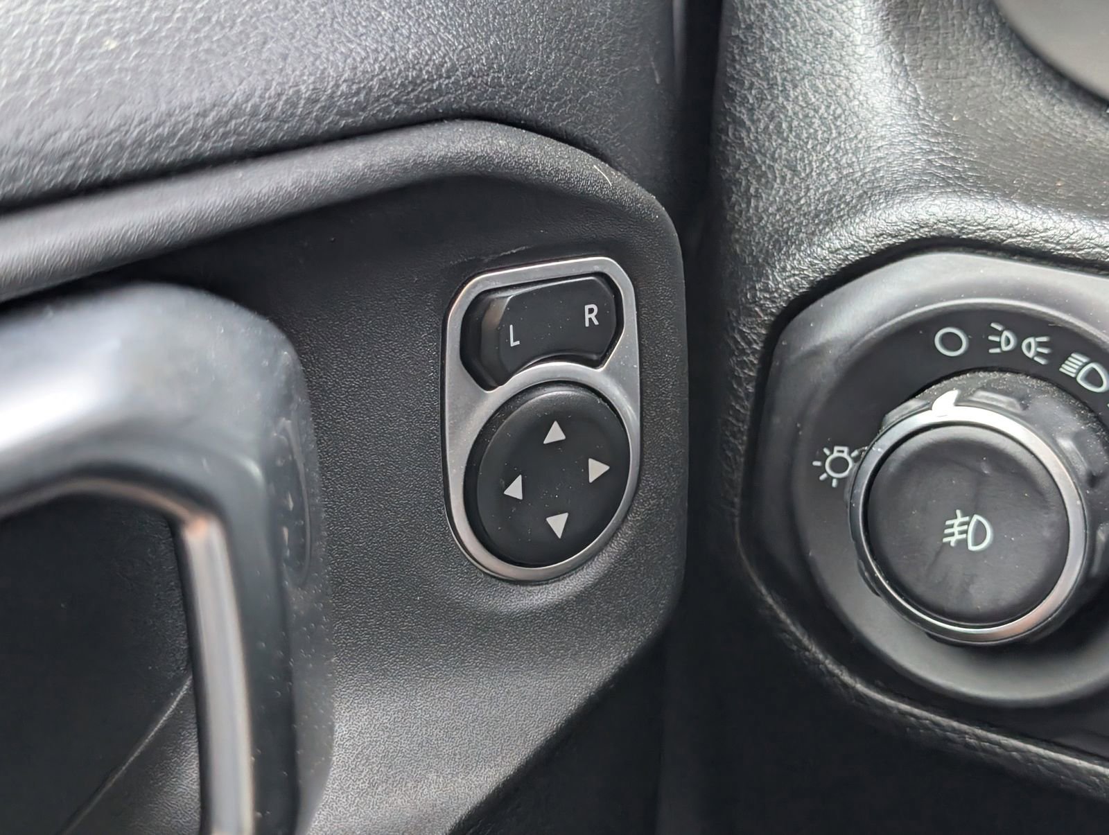 Used 2018 Jeep Wrangler Unlimited Sport S image 27