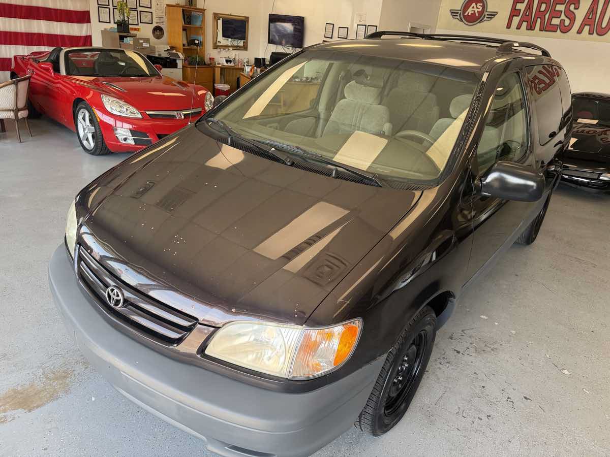 Used 2002 Toyota Sienna LE FWD image 9