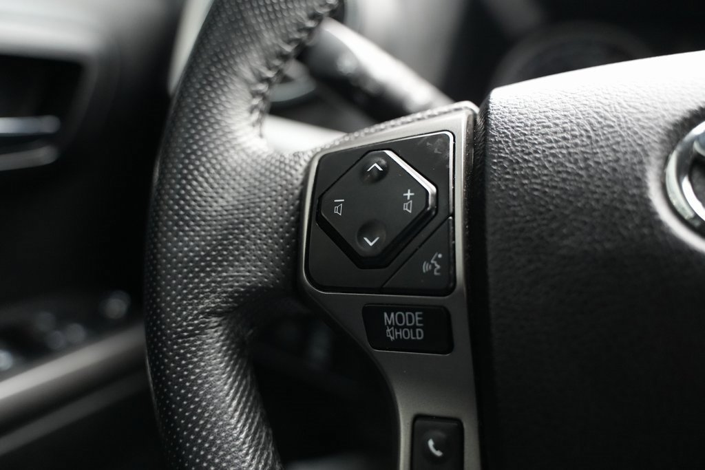 Used 2021 Toyota Tacoma Limited image 30