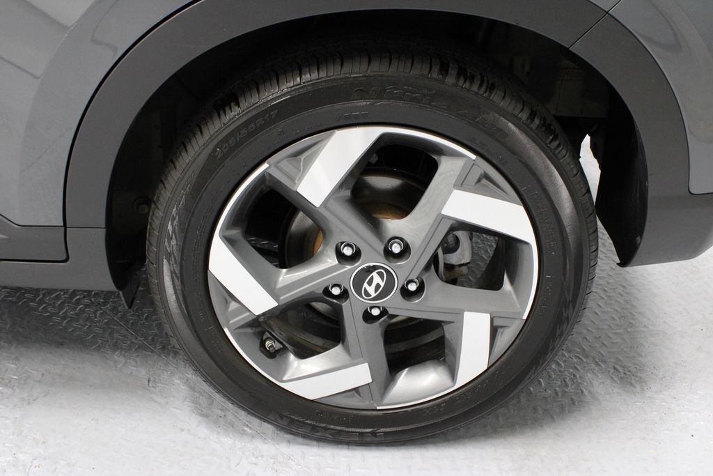 Certified 2024 Hyundai Venue SEL FWD image 19
