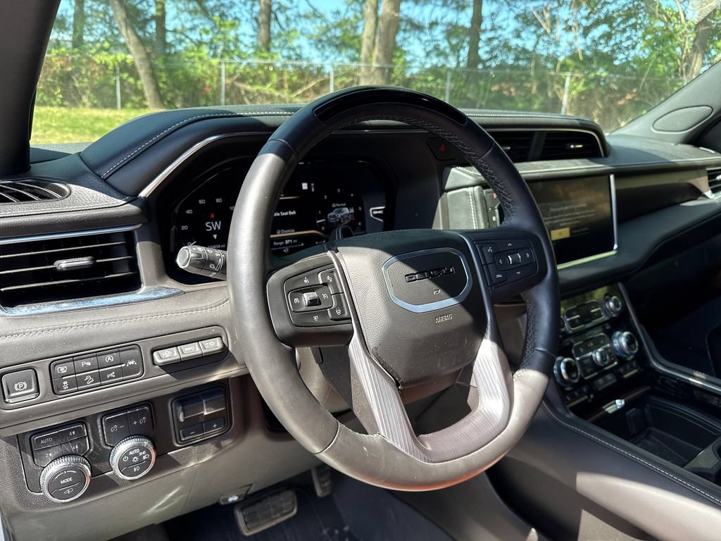 Used 2024 GMC Yukon Denali Ultimate AWD/4WD image 15