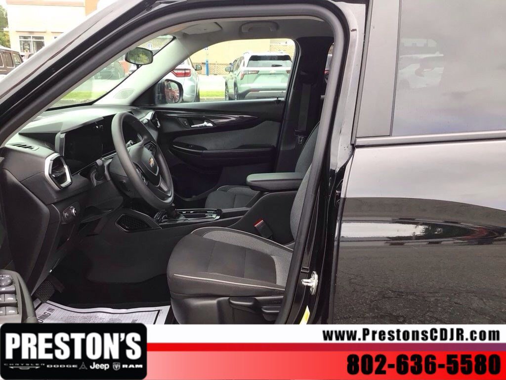 Used 2025 Chevrolet TrailBlazer LT AWD/4WD image 10