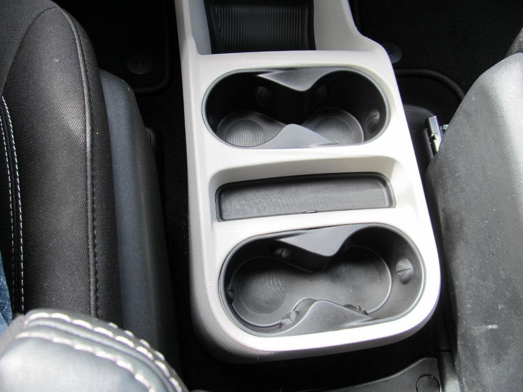 Used 2023 Chrysler Voyager LX image 72