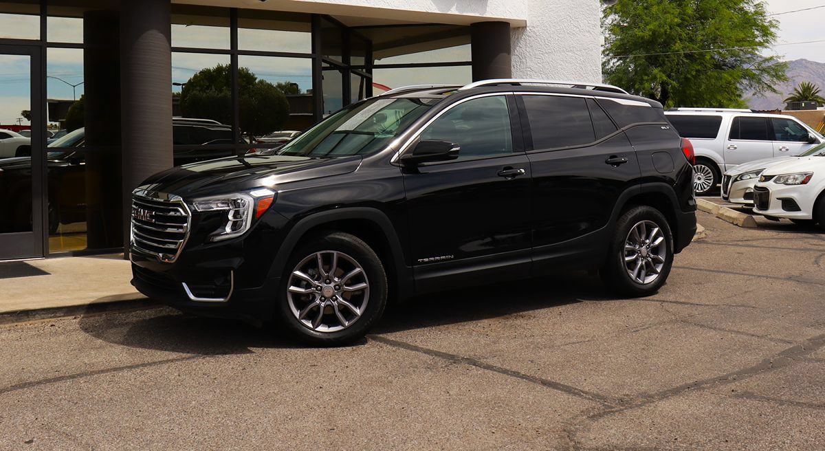 Used 2023 GMC Terrain SLT AWD/4WD image 3