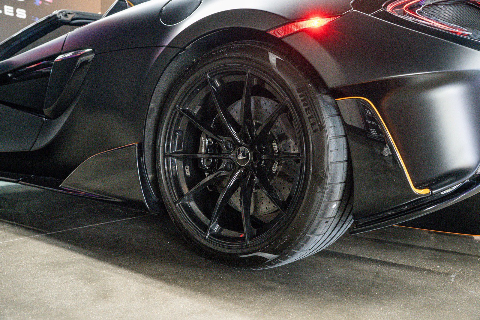 Used 2020 McLaren 600LT Spider RWD image 17