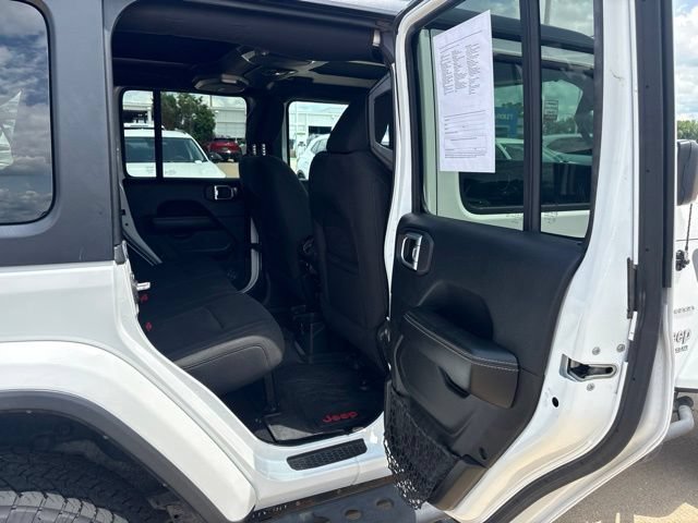 Used 2018 Jeep Wrangler Unlimited Sahara w/ LED Lighting Group AWD/4WD image 33