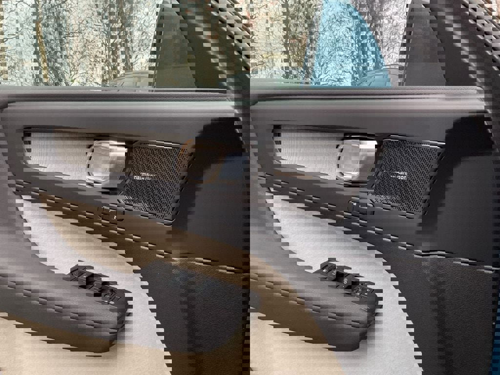 Certified 2024 Volvo XC40 B5 Plus w/ Climate Package image 21