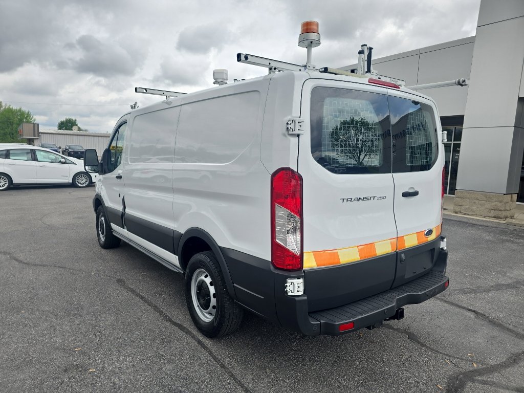 Used 2016 Ford Transit 250 130 Low Roof RWD image 8