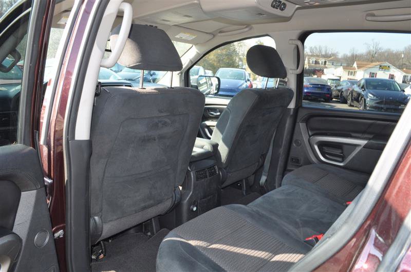 Used 2015 Nissan Armada SV image 12
