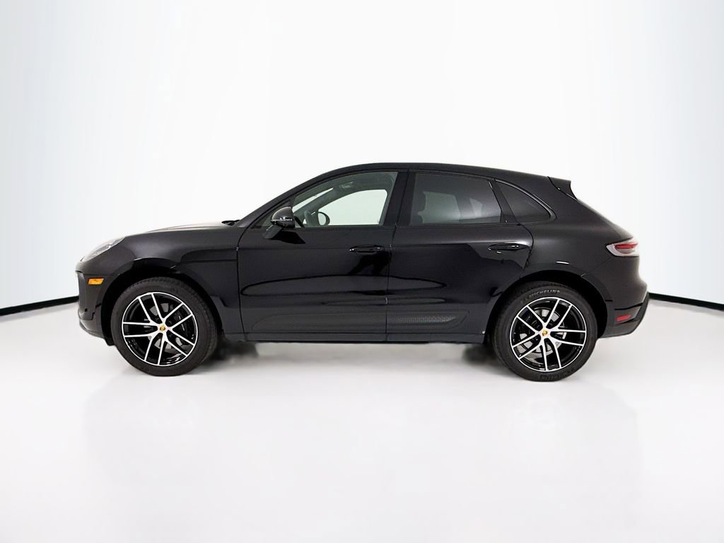 Certified 2025 Porsche Macan AWD/4WD image 2