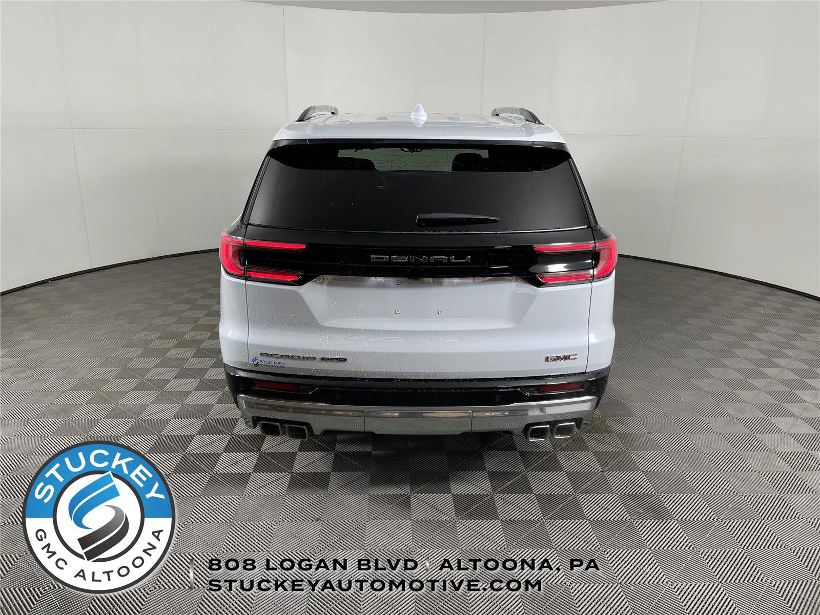 New 2026 GMC Acadia Denali w/ Super Cruise Package image 3