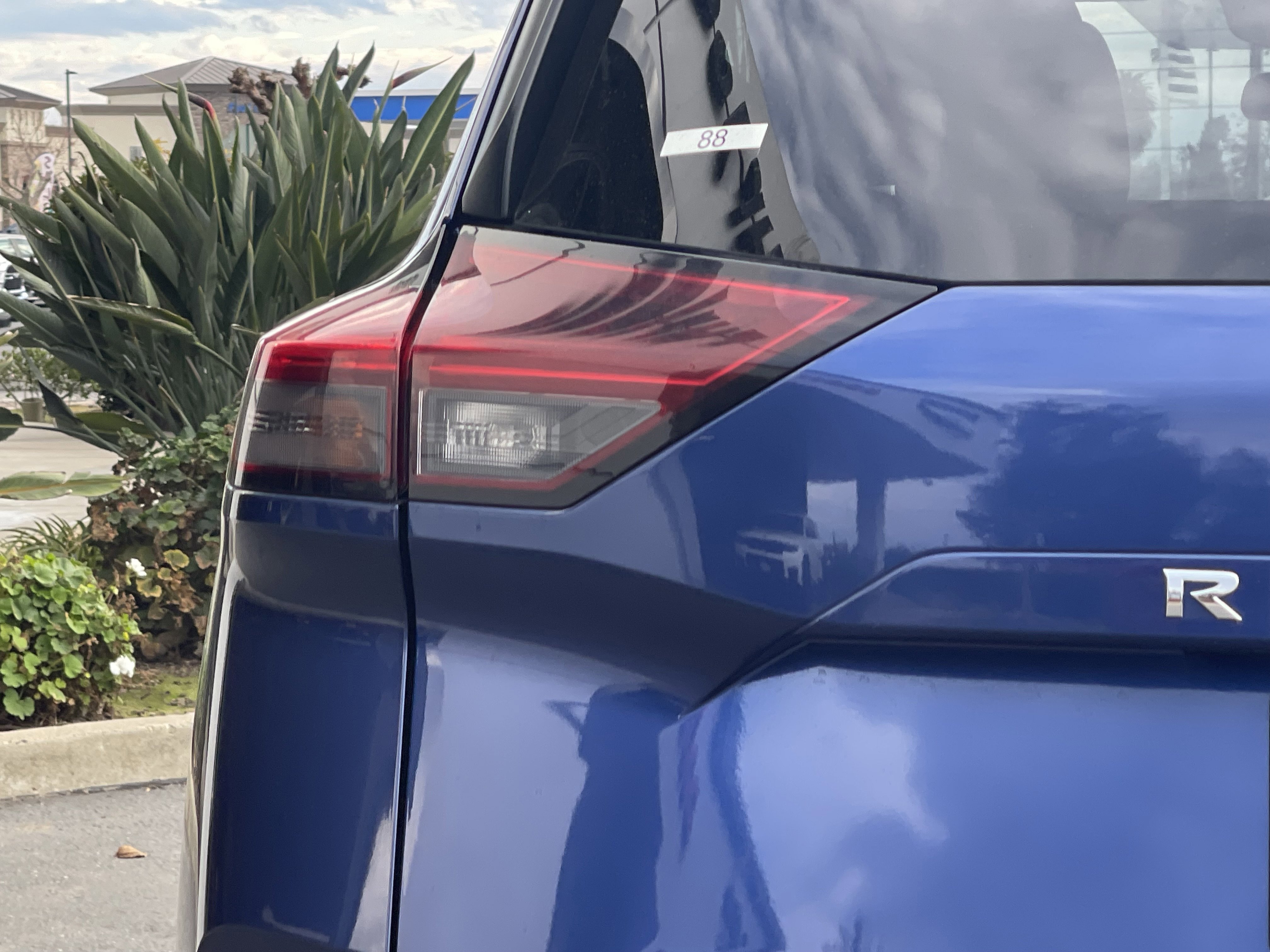 Used 2023 Nissan Rogue SV image 8