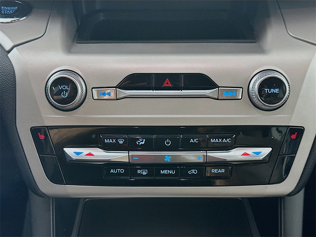 Used 2023 Ford Explorer XLT image 18