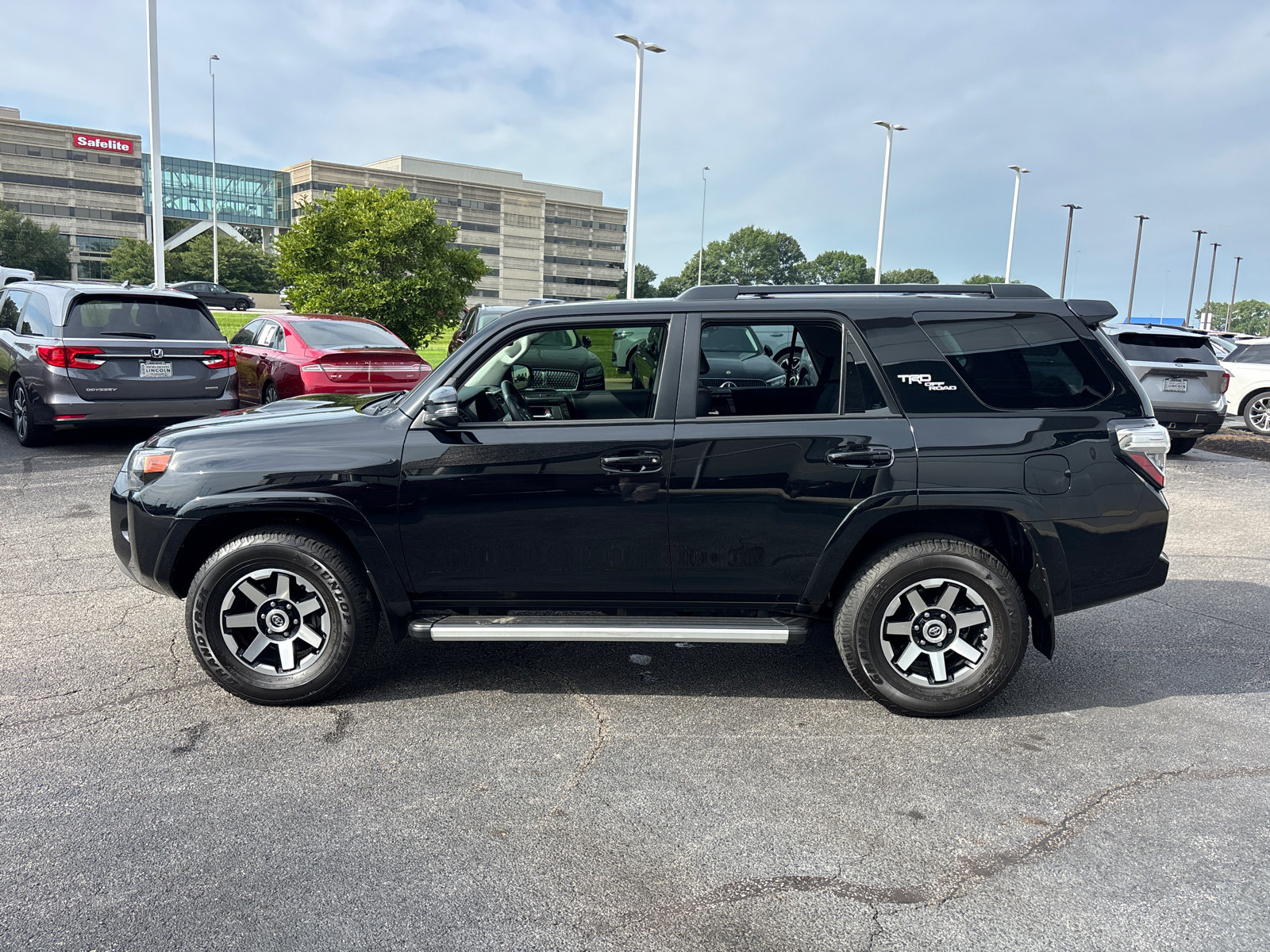 Used 2020 Toyota 4Runner TRD Off-Road Premium w/ Moonroof Package AWD/4WD image 4