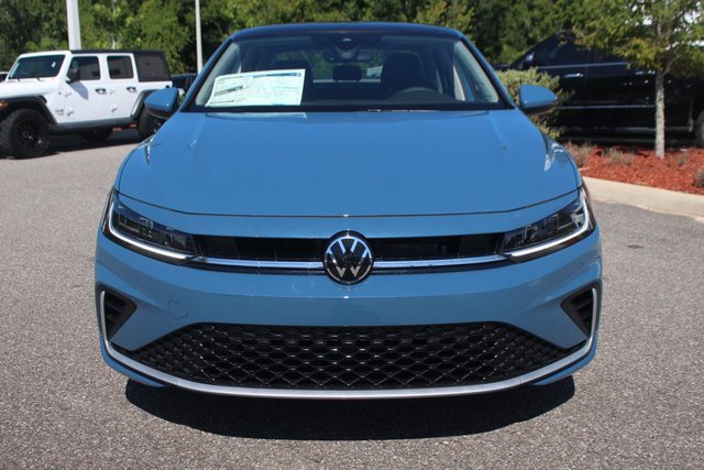 New 2025 Volkswagen Jetta SE image 2
