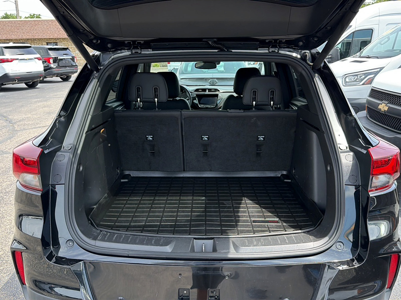 Used 2021 Chevrolet TrailBlazer RS w/ Sun and Liftgate Package FWD image 9