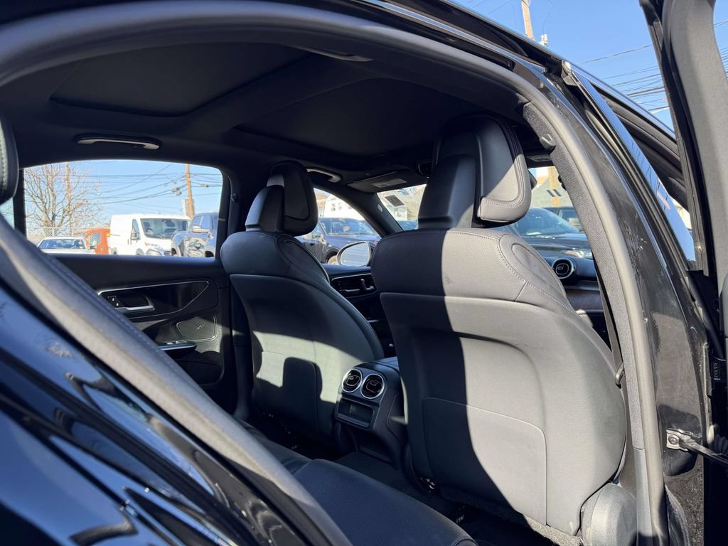 Used 2025 Mercedes-Benz C 300 4MATIC Sedan image 16
