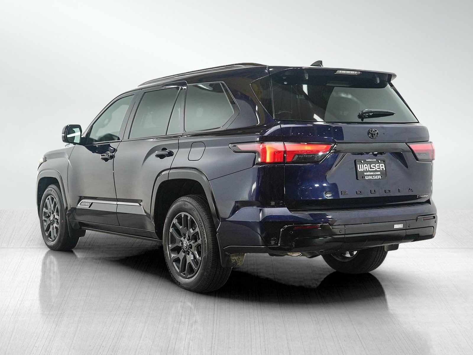 Used 2026 Toyota Sequoia Platinum AWD/4WD image 3