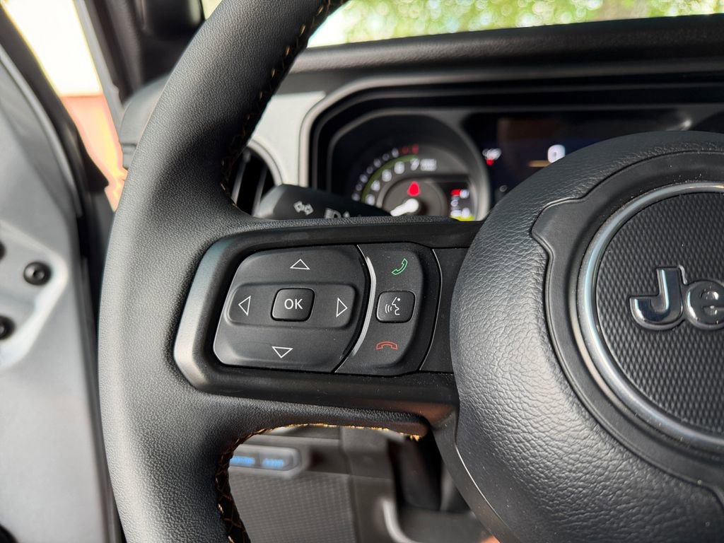 Used 2024 Jeep Wrangler Unlimited image 24
